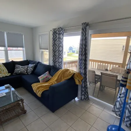 One mile to the beach! 2 br condo with deck, A/C, full kitchen, washer, dryer