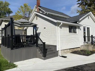 Williamsville Village Farm House  Convenient location for visting  Niagara Falls Saints Peter & Paul Church 주변 호텔