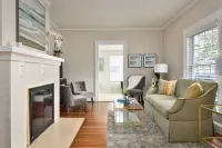 Luxurious Cape Cod in Emerywood - Minutes to Furniture Market & HP University