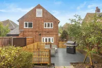 Cozy Maisonette in Langley Vale Hotels in Epsom