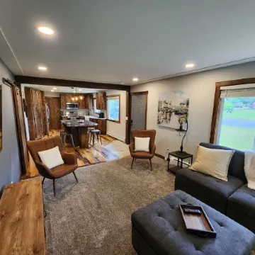 Luxurious remodel near historic downtown Hudson!