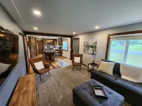 Gorgeous 5 bed Remodel near Downtown Hudson for Groups! - Wifi