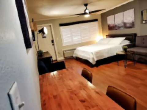 Studio walking distance to Stadium & Nightlife!