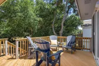 BEACH GETAWAY! Walk to beach, dining, and shops. Dog friendly with fenced yard.
