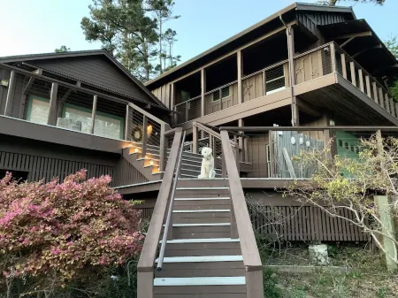 Ocean & River View EVC Hot & Cold Tubs Outdoor Shower Walk to Town Dog Friendly