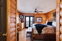 Majestic views of the Smokies, Pro movie theater w/ 16 foot screen, Hot tub