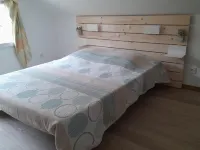 Independent apartment in house facing south over the lake