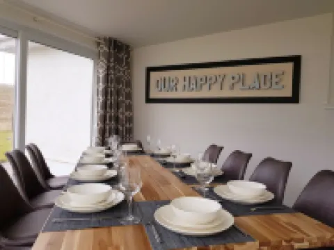 Beautiful 10 person modern bungalow in Bruichladdich with stunning views 아일레이 호텔