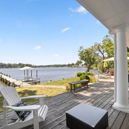 Amazing Waterfront Retreat with Pool, Pier, and Kayaks, Minutes from Annapolis