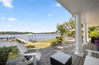 Amazing Waterfront Retreat with Pool, Pier, and Kayaks, Minutes from Annapolis