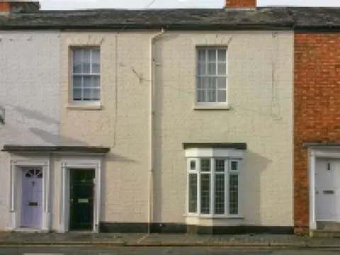 Ground floor apartment close to town centre