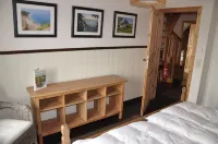 A Cottage, Traditional, As You Would Expect on the Island of Rügen! Hotels in Dranske