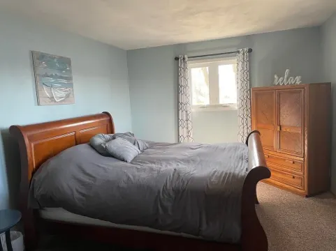 Beautiful walkout lakefront property - Location, Location, Location!!! Hotels in Fairmont