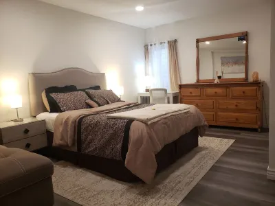 Newly renovated private basement appartment. 2 bedrooms, 2 bathroom w/jetted tub