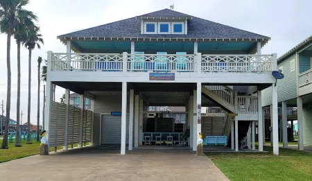 Cheerful Cottage with Breathtaking Views of the Gulf