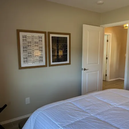 Red Rock/Mesa Views, No Stairs, Golf, Hike, Relax. EV Charger, Stocked Kitchen!