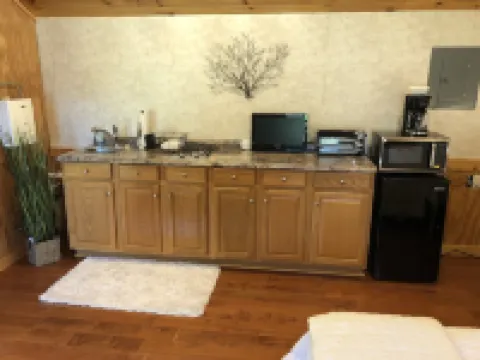 Rivergreen Cottage-"Off The Grid"-WALK TO RIVER!! Solar Powered!