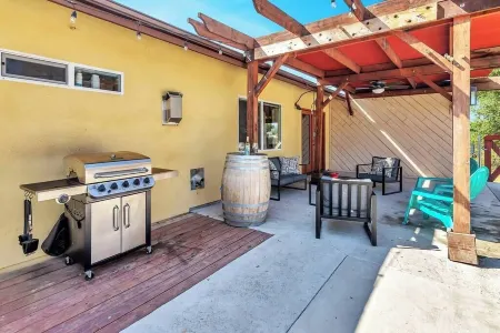 Villa in Wine Country, King Beds & Jacuzzi