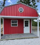Red cabin close to University of Central Missouri and Whiteman AF Base