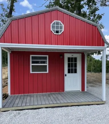 Red cabin close to University of Central Missouri and Whiteman AF Base