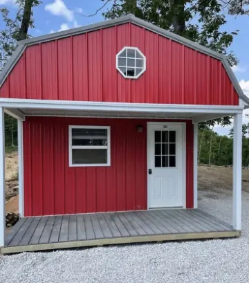 Red cabin close to University of Central Missouri and Whiteman AF Base