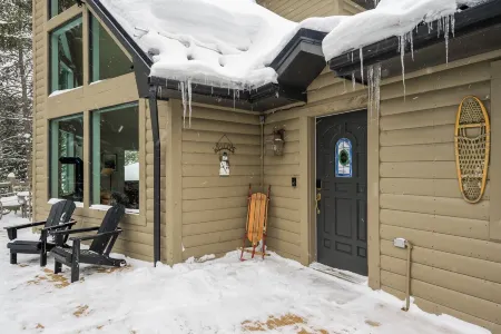Cozy Breck Chalet - Private Sauna, Hot Tub, Fire Pit + 1.5mi to Breckenridge!!
