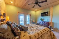 Stunning property with water and mountain views - Sleeps 10