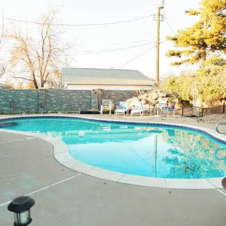 Cozy Home with a Pool, Hot Tub & Steam Shower