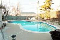 Cozy Home with a Pool, Hot Tub & Steam Shower