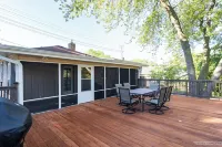 Updated 3 bed + office ranch home close to Downtown Madison Hotels in Monona