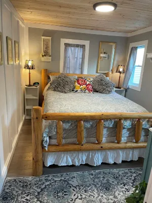200 Ft. from the Lake! Includes kayak & 4 man Paddle Boat-Long term avail.