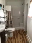 Granny’s House 2 bedroom, 5 miles to ark! Bonus walkthrough space with twin bed.