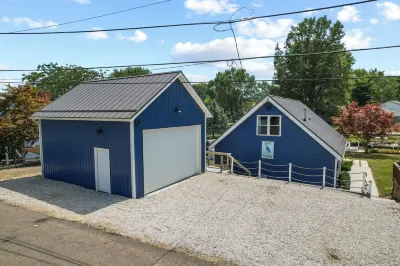 !Newly Upgraded! Hot Tub-Game Room-Dock-Fire Pits