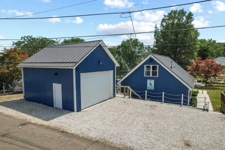 !Newly Upgraded! Hot Tub-Game Room-Dock-Fire Pits