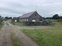 Cosy, comfortable, quiet location, close to Pembs coast path,