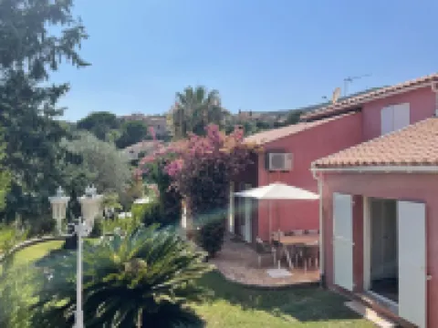 Beautiful vacation villa with large pool 900m walk to the beach for 12 people