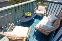 Location! Location! Location! BEACH, Shopping, Park, All 3 min walk! Super Clean - Jacuzzi