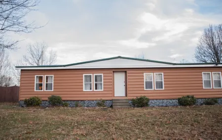 Crowns' Cabin at Ramp 11 Retreat by Concord Sun