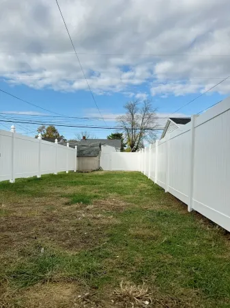 2 KING BR/1BA In Evansville, IN Fenced in Yard. Fast wifi.  Washer and Dryer