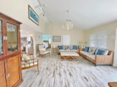 Waterfront home perfect for fishing, water sport, fam fun in Marathon FL keys