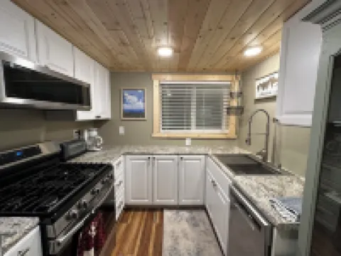 New to VRBO- Wooded cabin, close to Yellowstone with a hot tub