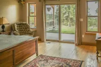 Entire Home with 180 degree Mountain Views of the Bitterroot