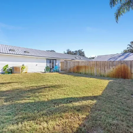 2BR Retreat close to beach with private backyard