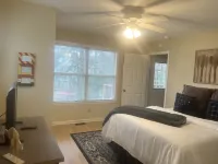 Main Channel Lake Hamilton- private hot tub, firepit, boat dock