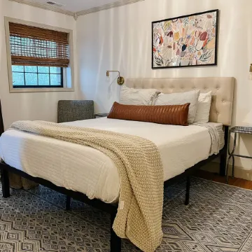 Steps to Lane and VT Campus Cozy 2 Bed/2 Bath Blacksburg Apartment