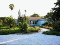 Stylish, and Relaxing in a Charming Neighbourhood with a Secluded Local Beach. Hotels in Indialantic