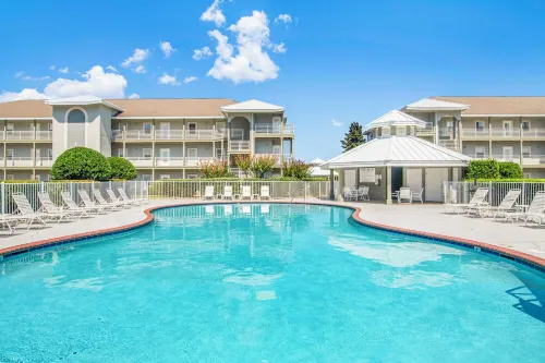 304-D Across from the Beach and dining and entertainment. Elevator