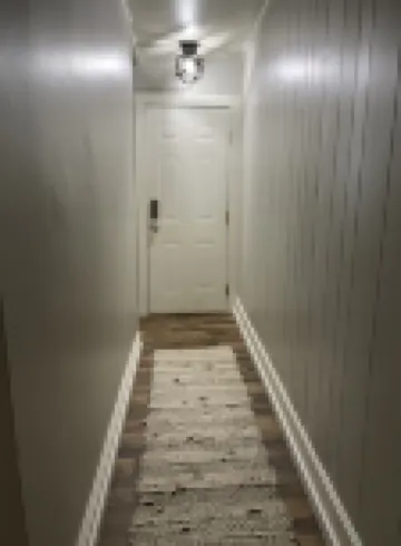 Charming Newly Renovated 1 Bedroom Hotels in Franklin County