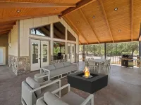 Canyon-View Retreat Minutes from Zion with Hot Tub, Game Room & Chef’s Kitchen Hotels in Kane County
