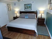 Private Luxury King Suite With Golf Course View - Best East End Location